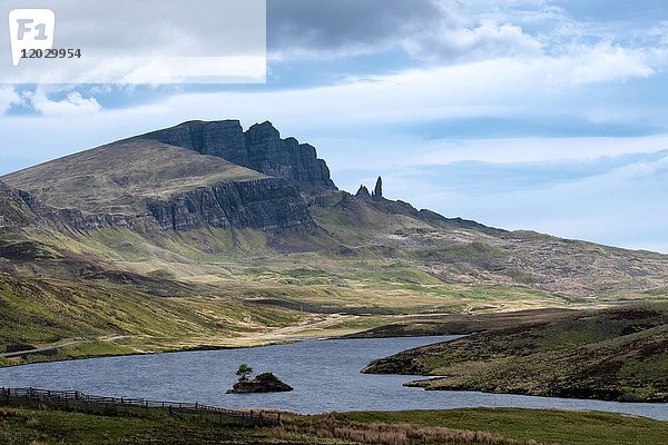 Felsnadel Old Man of Storr  Isle of Skye  Innere Hebriden  Schottland  Großbritannien