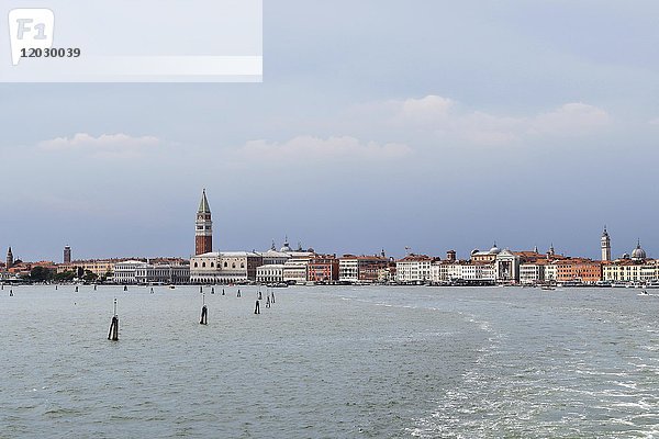 Ansicht von Venedig  Lagune von Venedig  Venedig  Italien  Europa