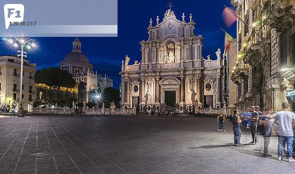 Piazza del Duomo  Kathedrale von Sant' Agata  Nachtansicht  Catania  Sizilien  Italien  Europa