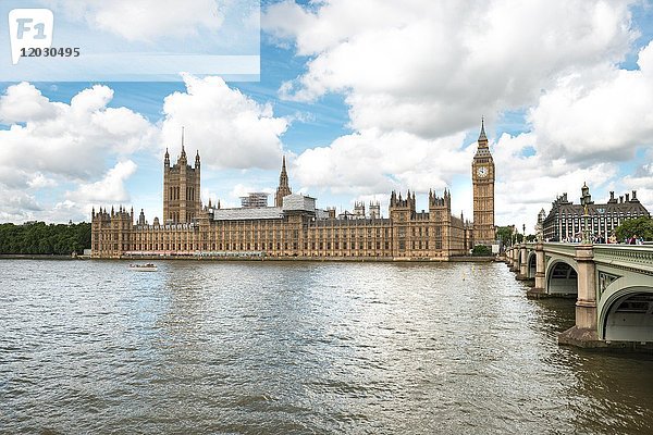 Westminster Palace mit Big Ben  Themse  London  England  Großbritannien