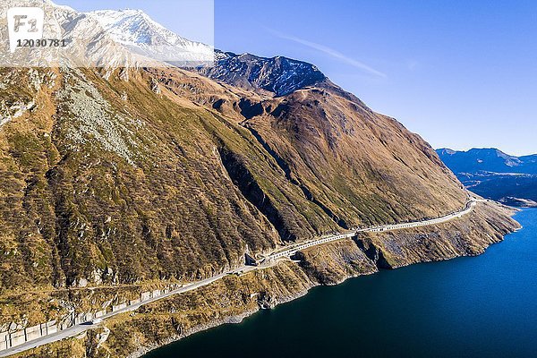 Luftaufnahme des Stausees am Lukmanierpass (Passo del Lucomagno)  Kanton Graubünden und Tessin  Schweiz  Europa