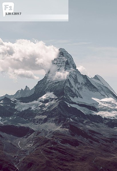 Schneebedecktes Matterhorn  Wallis  Schweiz  Europa