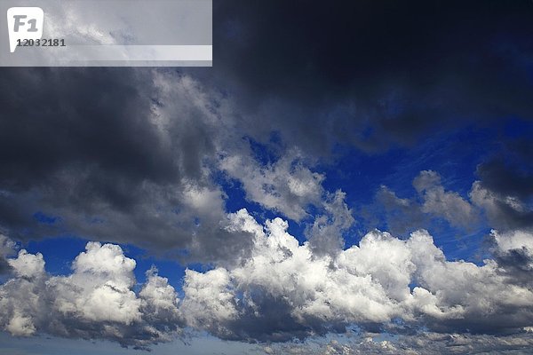 Wolken  Liparische oder Äolische Inseln  Sizilien  Italien  Europa