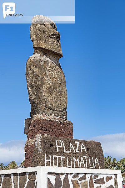 Moai im Ahu-Tahai-Komplex  Hanga Roa  Nationalpark Rapa Nui  Osterinsel  Osterinsel  Chile  Südamerika