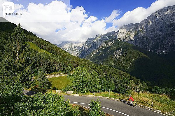 Straße zum Mangart-Pass  Log Pod  Kranjska Gora  Slowenien  Europa