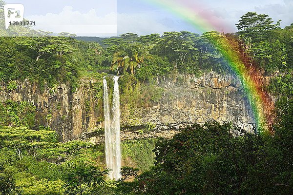 Chamarel Wasserfall  Kaskade Chamarel mit Regenbogen  Mauritius  Afrika