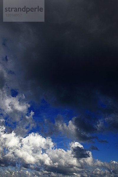 Wolken  Liparische oder Äolische Inseln  Sizilien  Italien  Europa