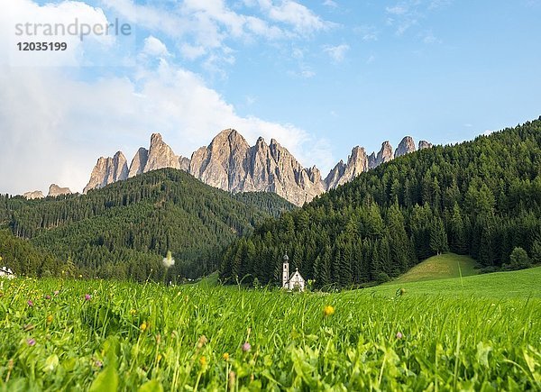 Kirche St. Johann in Ranui  St. Johann  Johanniskapelle  Geiselgruppe  Villnößtal  St. Magdalena  Bozen  Südtirol  Italien  Europa