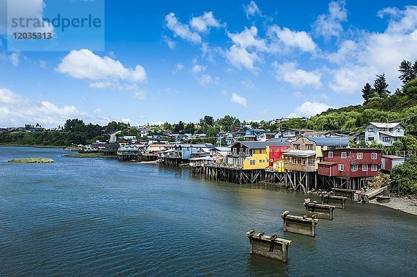 Bunte Häuser in Castro  Chiloe  Chile  Südamerika