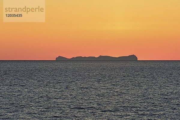 Vestfjord und Insel Lofoten im Sonnenuntergang nach Sonnenuntergang  Vestfjord  Lofoten  Nordland  Norwegen  Europa