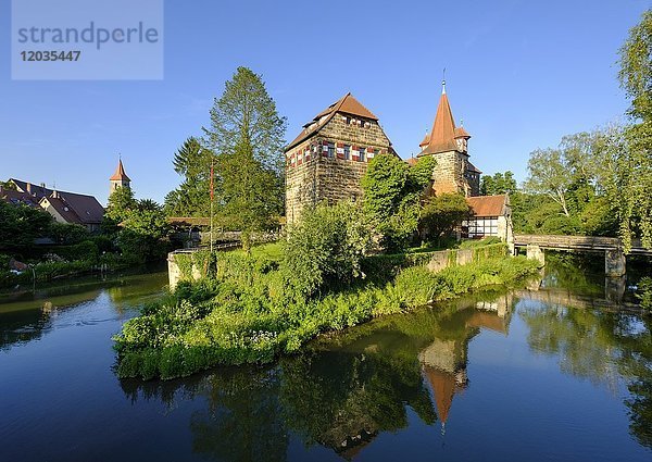 Schloss Lauf  Fluss Pegnitz  Lauf an der Pegnitz  Mittelfranken  Franken  Bayern  Deutschland  Europa
