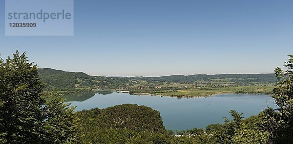 Blick auf den Kochelsee  Kochel am See  Oberbayern  Bayern  Deutschland  Europa