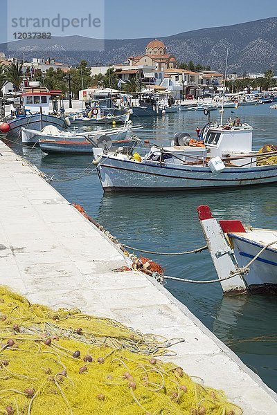 Hafen  Fischerboote  Kilada  Argolis  Peloponnes  Griechenland  Europa
