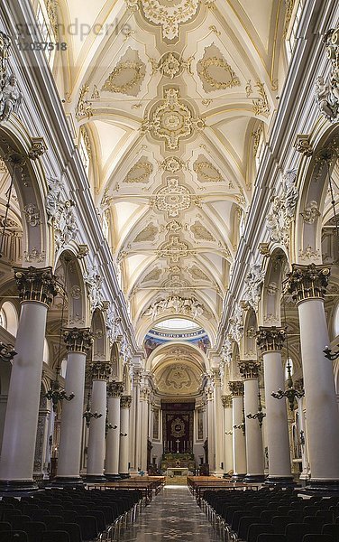 Langhaus und Apsis  Kathedrale San Giovanni  Ragusa  UNESCO-Weltkulturerbe  Val di Noto  Provinca di Ragusa  Sizilien  Italien  Europa