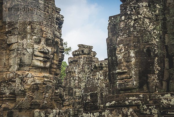 Gesichter-Türme  Steinerne Gesichter  Bodhisattva Lokeshvara  Avalokiteshvara  Tempelruine  Bayon Tempel  Angkor Thom Komplex  Angkor Archaeological Park  Provinz Siem Reap  Kambodscha  Asien