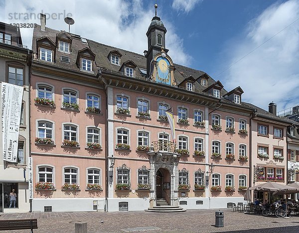 Historisches Rathaus in der Kaiserstraße  Fußgängerzone der Altstadt  Waldshut-Tiengen  Baden-Württemberg  Deutschland  Europa