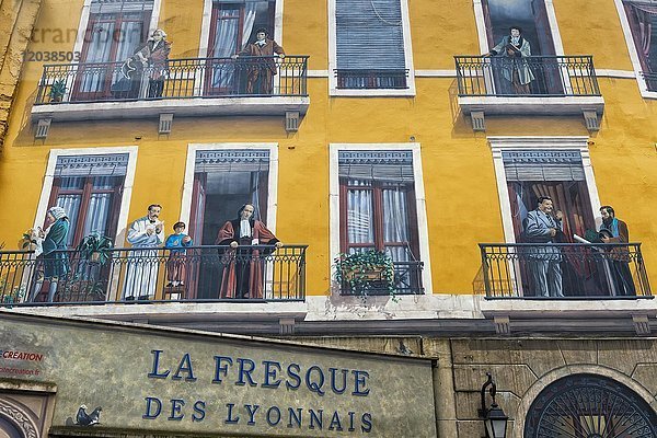 Fresko ''La Fresque des Lyonnais'' zeigt bekannte Einwohner der Stadt  Lyon  Rhône Alpes  Frankreich  Europa'