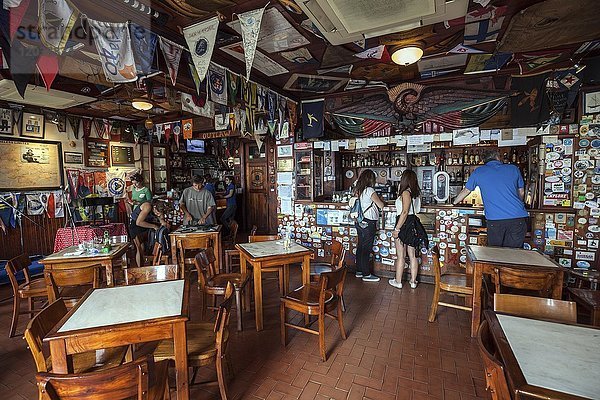 Cafe Sport  Institution für Weltenbummler und Segler  Innenansicht  Horta  Insel Faial  Azoren  Portugal  Europa