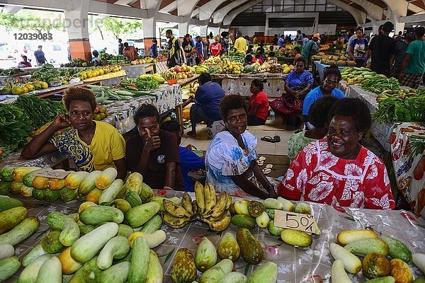 Marktstand mit Gemüse zum Verkauf  Markt in Port Vila  Insel Efate  Vanuatu  Südsee  Ozeanien
