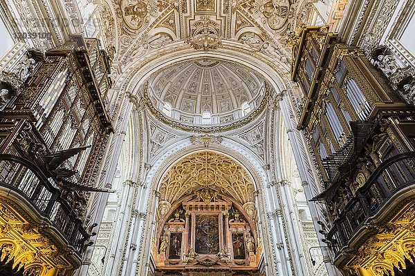 Kuppel  Vierung  Orgel der Catedral  Barock  Mezquita  Kathedrale  Mezquita-Catedral de Córdoba  Cordoba  UNESCO Weltkulturerbe  Andalusien  Spanien  Europa
