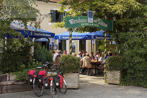 Biergarten  Wirtshaus zur Sonne  Kottingwörth  bei Beilngries  Altmühltal  Oberbayern  Bayern  Deutschland  Europa