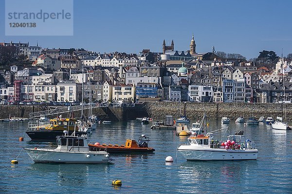 Strandpromenade von Saint Peter Port  Guernsey  Kanalinseln  Vereinigtes Königreich  Europa