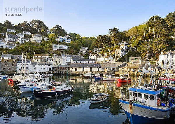 Fischerhafen  Polperro  Cornwall  England  Großbritannien  Europa