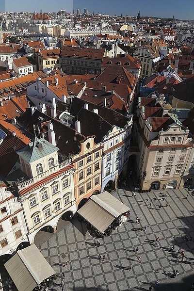 Ausblick vom Rathausturm auf den Altstädter Platz  Altstadt  Prag  Tschechische Republik  Europa