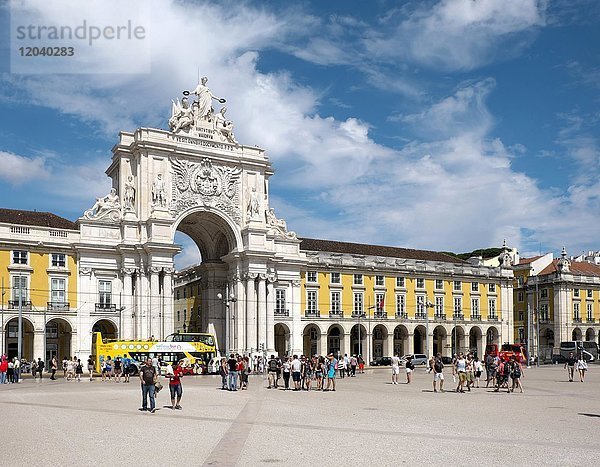 Triumphbogen Arco da Rua Augusta  Handelsplatz  Praça do Comercio  Baixa  Lissabon  Portugal  Europa