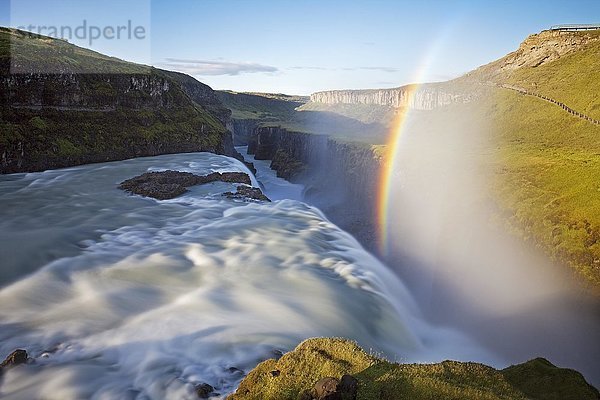 Wasserfall Gullfoss mit Regenbogen  Golden Circle  Fluss Hvítá  Haukadalur  Südisland  Island  Europa