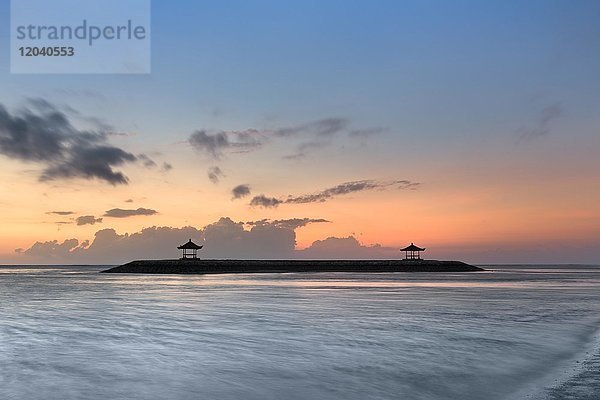 Sanur Strand bei Sonnenaufgang  Bali  Indonesien  Asien