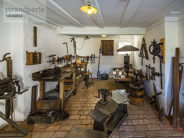 Historische Werkstatt in einem Fachwerkhaus  Freilichtmuseum Hessenpark  Neu-Anspach  Hessen  Deutschland  Europa