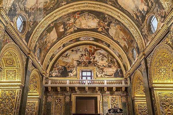 Prunkvoller Innenraum mit Deckenmalerei  römisch-katholische St. John's Co-Cathedral  Valletta  Malta  Europa
