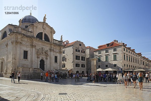 Luza-Platz und Kirche Sveti Vlaho in der historischen Altstadt von Dubrovnik  Dalmatiien  Kroatien  Europa