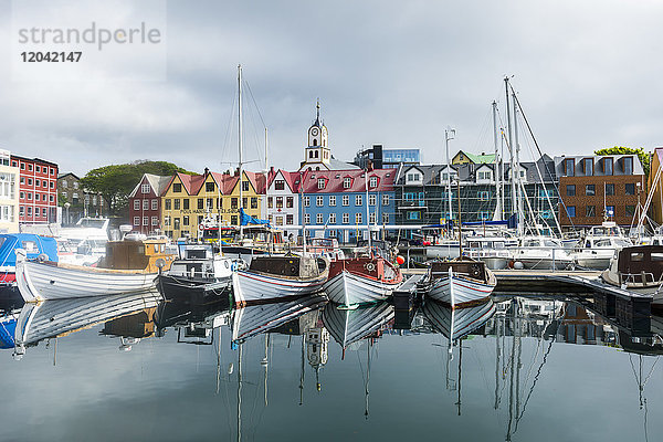 Hafen von Torshavn  Hauptstadt der Färöer Inseln  Streymoy  Färöer Inseln  Dänemark  Europa