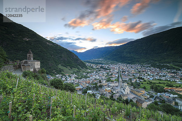 Antikes Xenodochium von Santa Perpetua auf den Hügeln oberhalb der Stadt Tirano  Provinz Sondrio  Valtellina  Lombardei  Italien  Europa