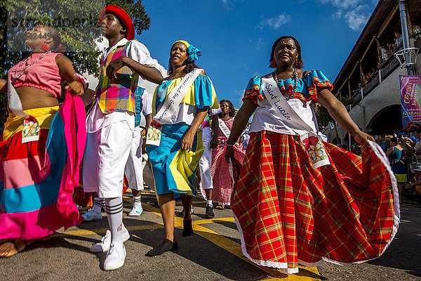 Straßenparade beim internationalen Karneval auf den Seychellen in Victoria  Mahe  Republik Seychellen  Indischer Ozean  Afrika