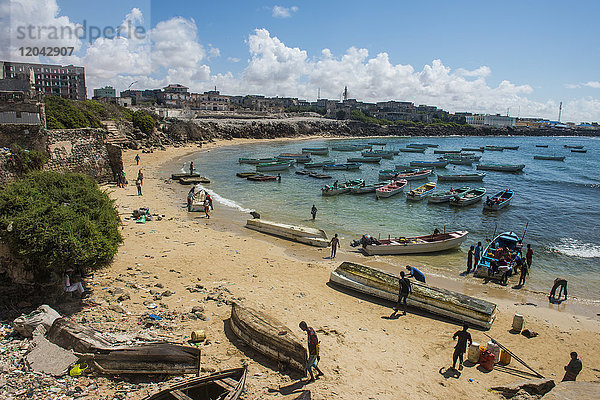 Blick auf den alten italienischen Hafen von Mogadischu  Somalia  Afrika