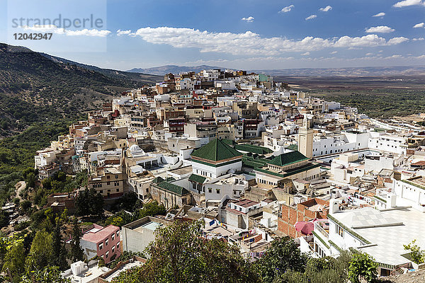 Blick auf die heilige Stadt Moulay Idris  in der Nähe von Meknes  Marokko  Nordafrika  Afrika