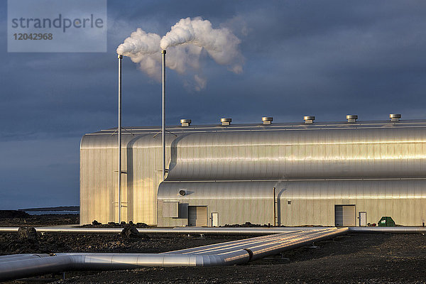 Das Reykjanes-Kraftwerk ist ein geothermisches Kraftwerk in Reykjanes an der südwestlichen Spitze Islands  Polarregionen