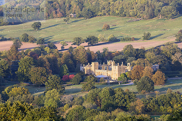 Sudeley Castle im Herbst  Winchcombe  Cotswolds  Gloucestershire  England  Vereinigtes Königreich  Europa