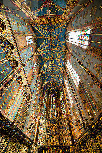 Innenraum der Marienkirche (St. Marys Basilica)  UNESCO-Weltkulturerbe  Krakau  Polen  Europa