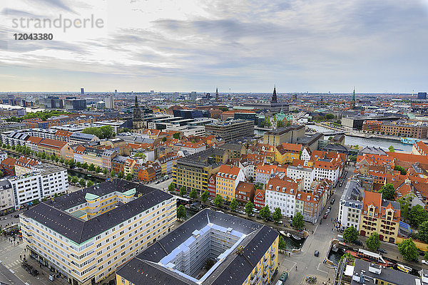 Überblick über die Stadt von der Erlöserkirche aus gesehen  Kopenhagen  Dänemark  Europa