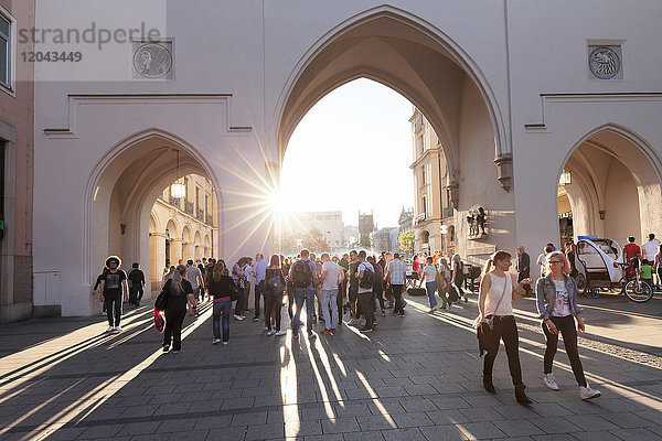 Karlstor  Stachus  Neuhauser Straße  München  Bayern  Deutschland  Europa