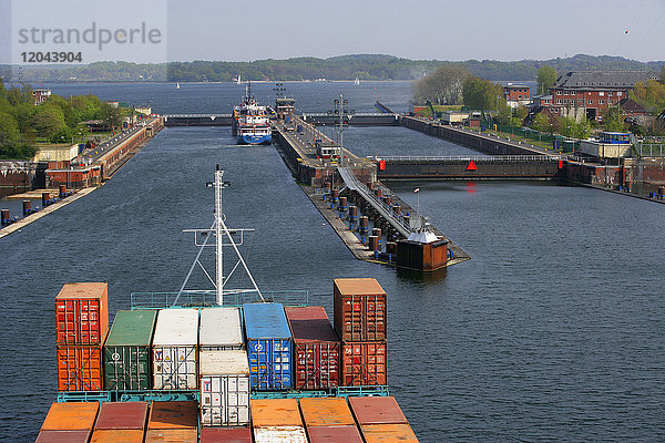 Nord-Ostsee-Kanal  Schleuse in Kiel-Holtenau  Schleswig-Holstein  Deutschland  Europa