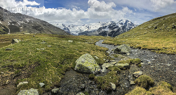 Gletscher Forni und Alpenfluss  Valfurva  Lombardei  Italien  Europa