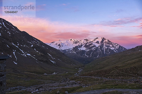 Gletscher Forni bei Sonnenaufgang  Valfurva  Lombardei  Italien  Europa