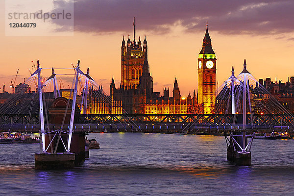 Skyline von London in der Abenddämmerung  mit Big Ben und Houses of Parliament  London  England  Vereinigtes Königreich  Europa