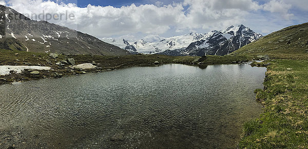 Gletscher Forni und Alpensee  Valfurva  Lombardei  Italien  Europa