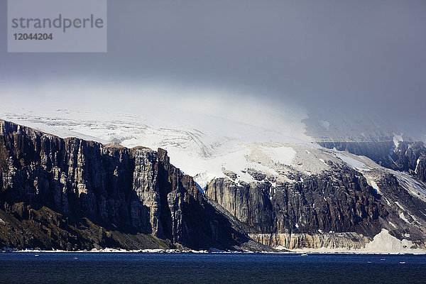 Arktische Landschaft  Spitzbergen  Svalbard  Arktis  Norwegen  Europa